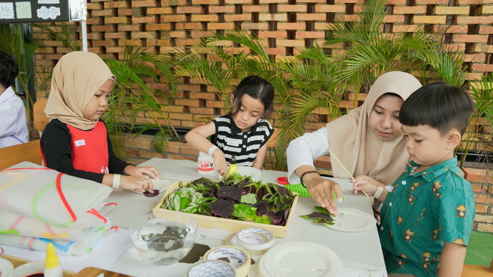 Suasana kegiatan Sensory & Practical Life di Zazizu Daycare